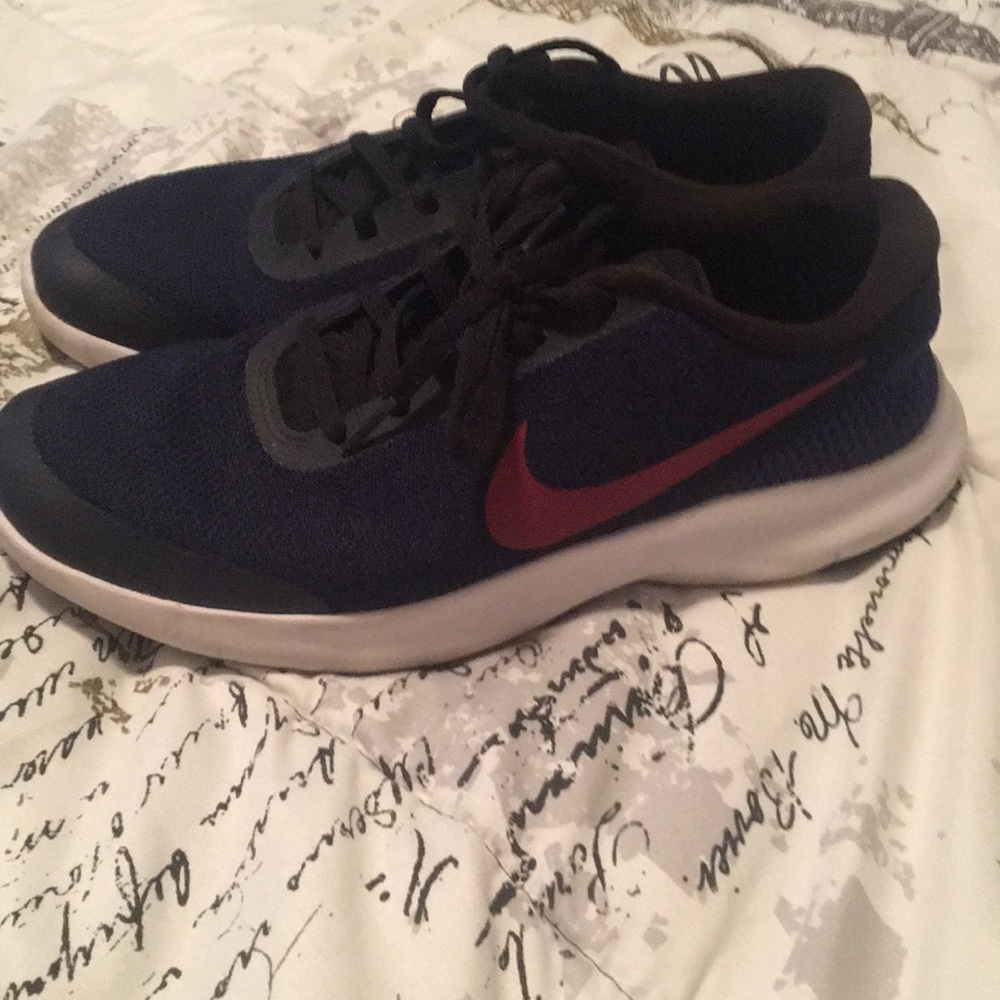 Men’s Nike shoes size 8.5!